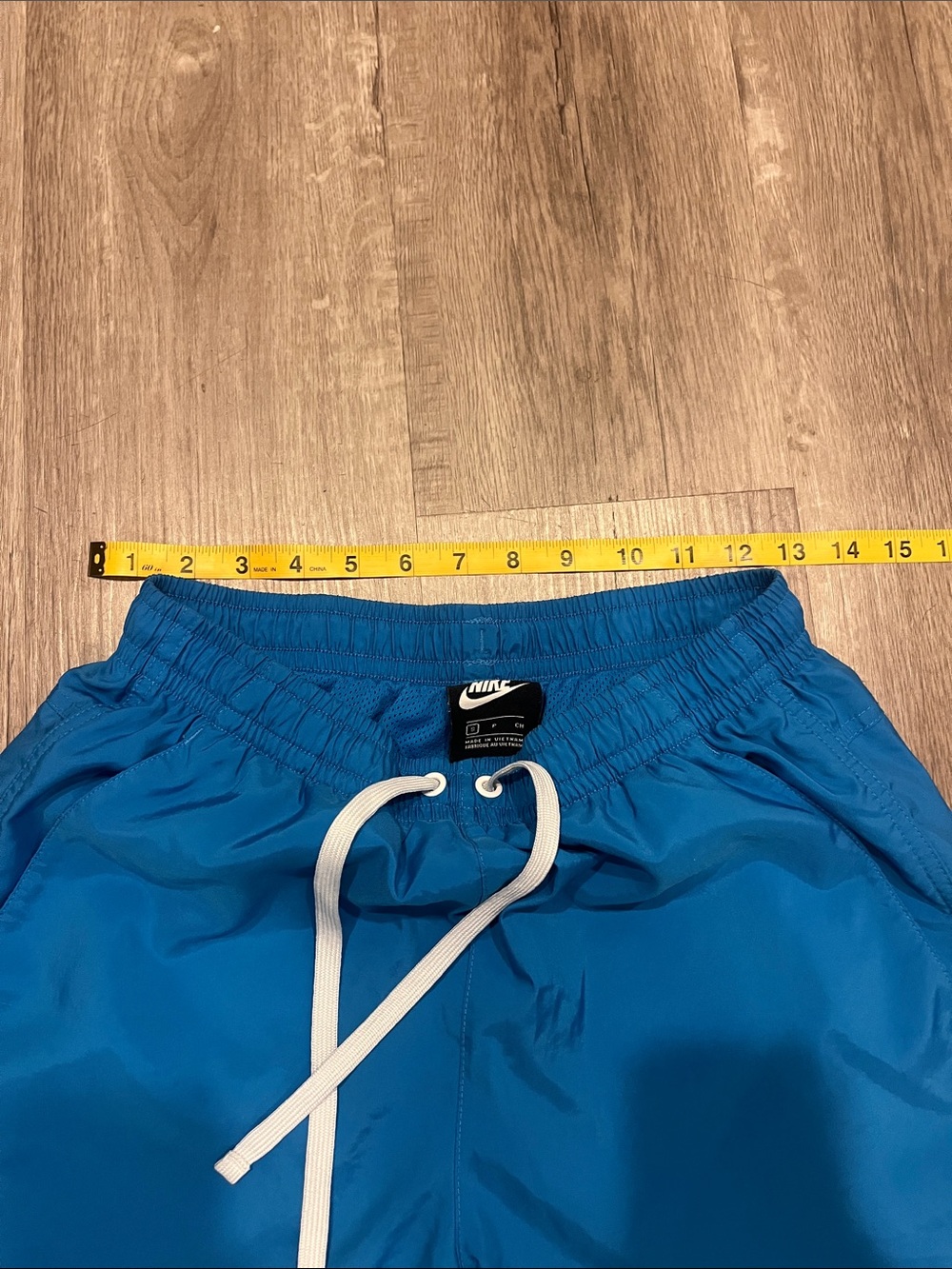 Nike Men’s woven bright shorts - Picture 2 of 3